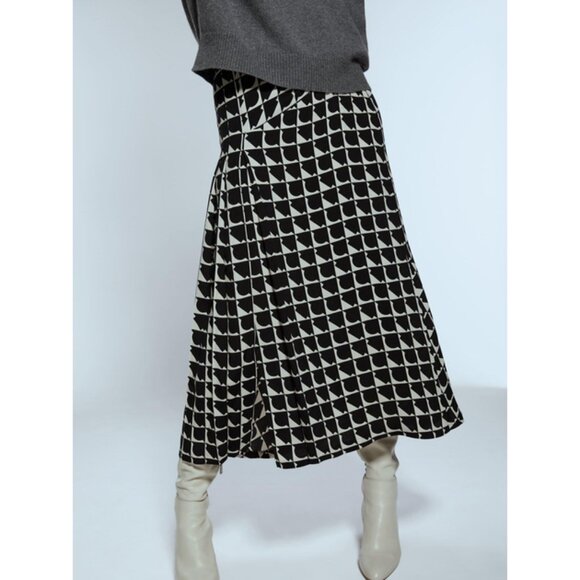 ZARA BLACK & CREAM GEOMETRIC PATTERN SLIT SKIRT, SIZE: XS, LIKE NEW - Picture 2 of 9